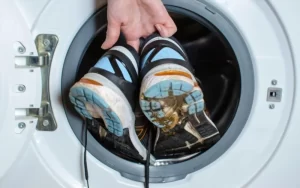 Descubre cómo lavar tus zapatillas en la lavadora sin dañarlas con estos consejos